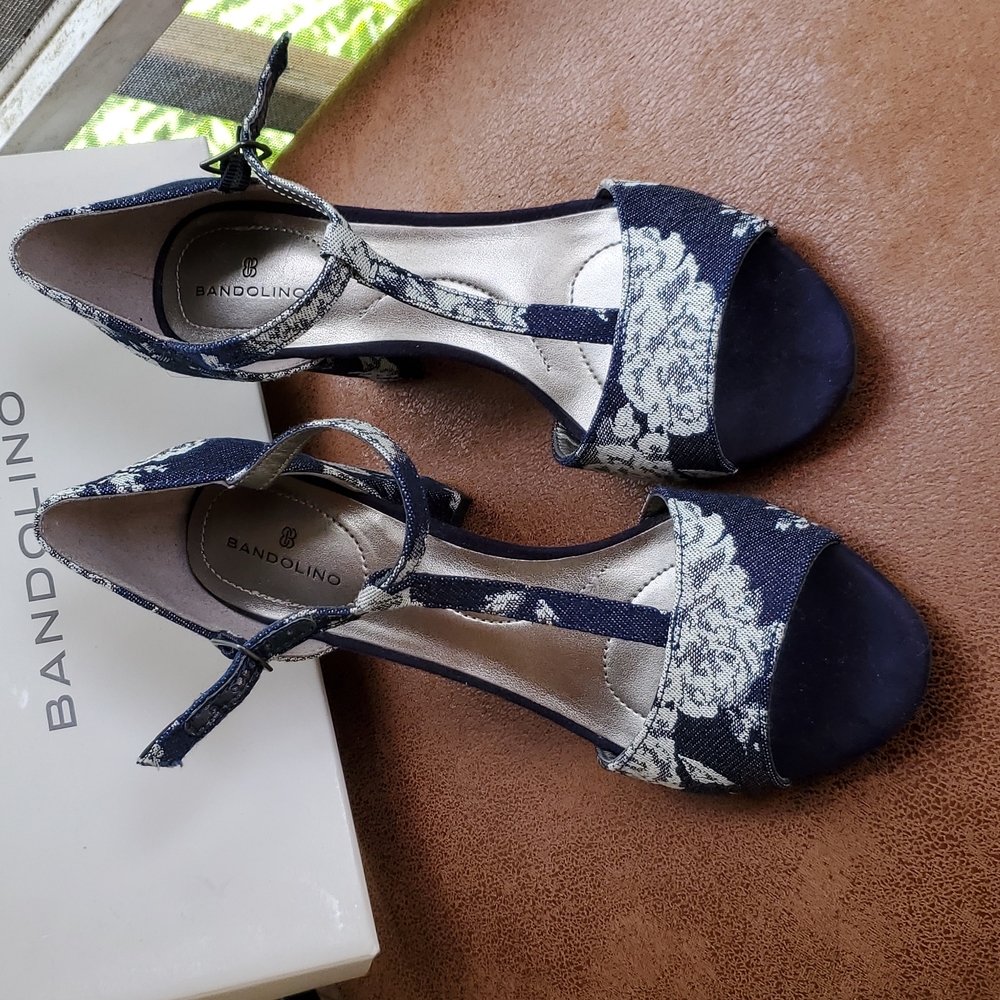 Bandolino Block Sandals Size 6